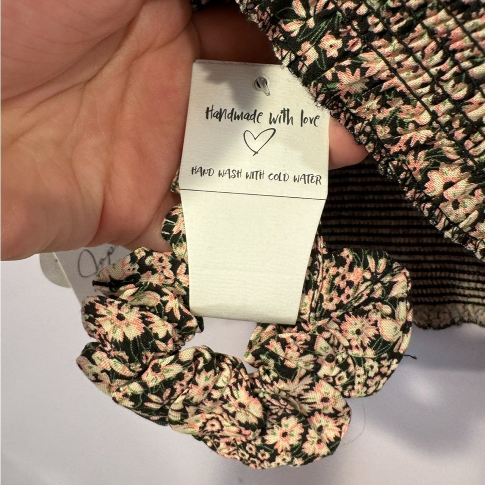 NWT Japra‎ floral tank top with scrunchie - Picture 4 of 4